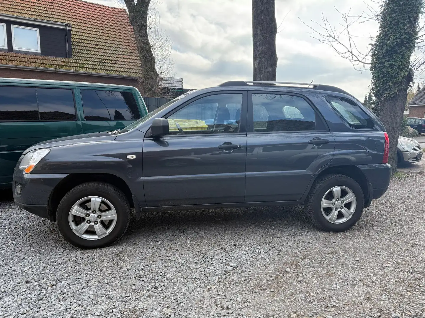 Kia Sportage 2.0 Attract+LPG Gas+Klima+AHK+Tüv neu+ Grau - 2