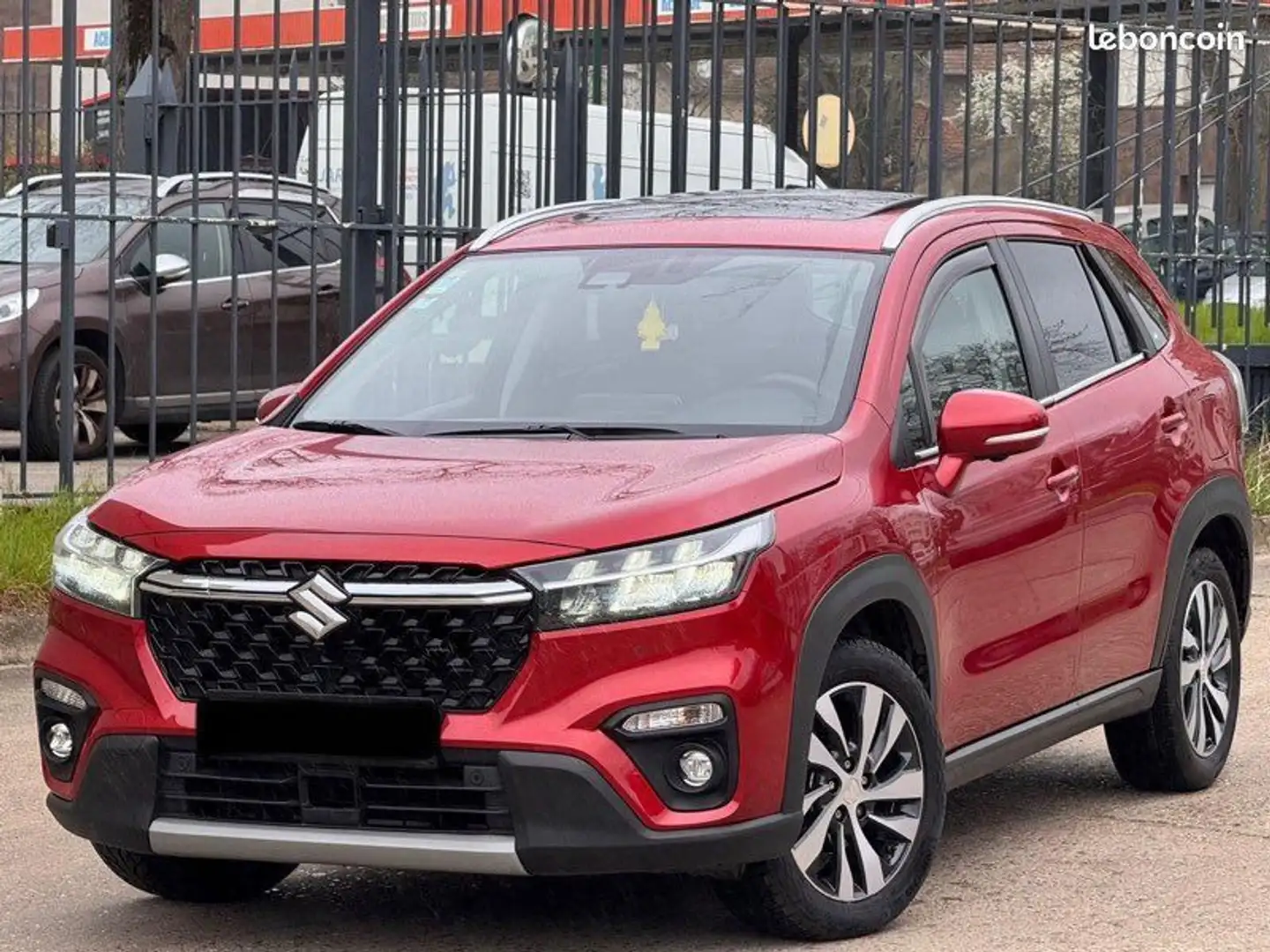 Suzuki SX4 S-Cross Hybride Dualjet année 06-2023 91,000KM Certifié Vé Rojo - 1