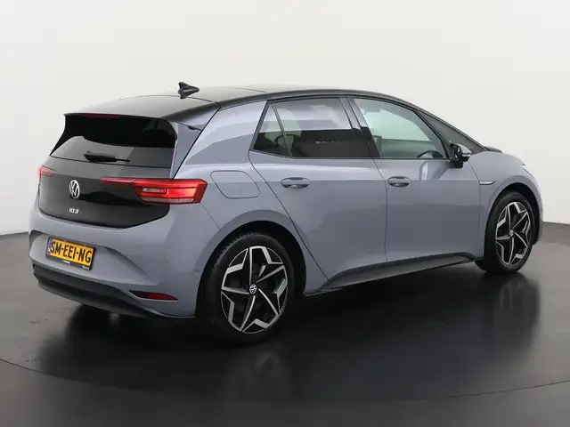Volkswagen ID.3 view 4