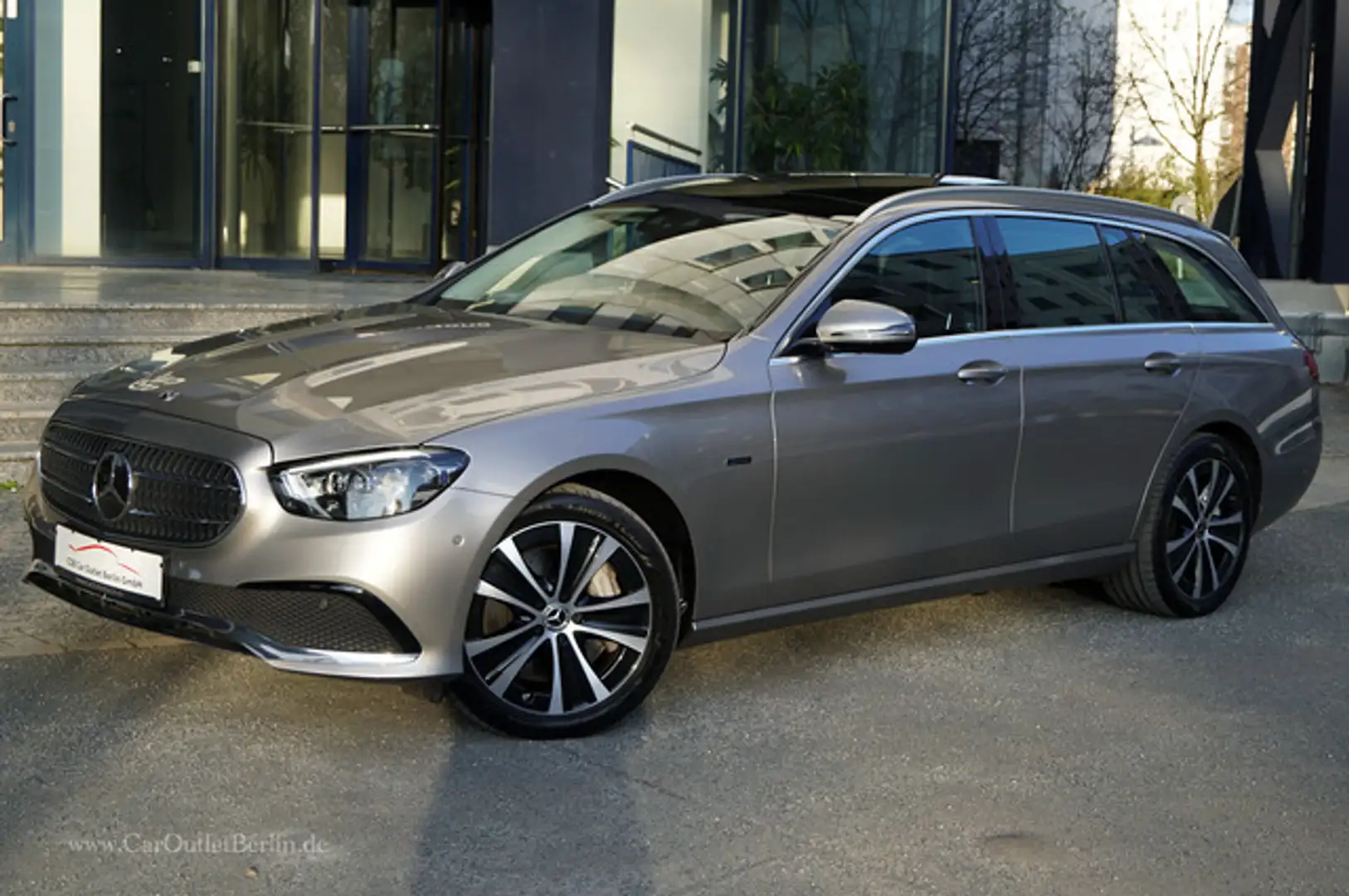 Mercedes-Benz E 300 de T Fahrpaket Memory Pano Kamera MultiBea Silber - 2