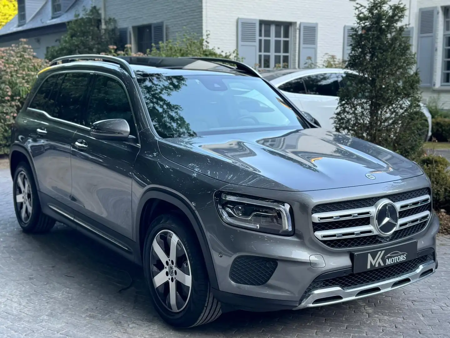 Mercedes-Benz GLB 180 d  7pl/ Panodak/Memory/ Camera/Trekhaak/Ambient Grau - 1