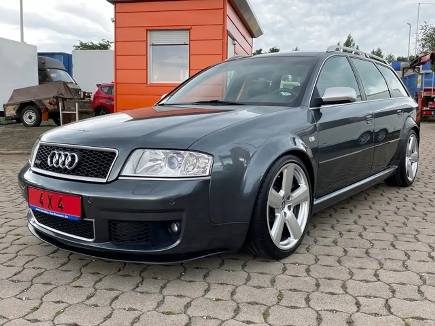 Audi RS6 Avant 4.2 quattro Xenon Navi PDC SHZ Grau - 1