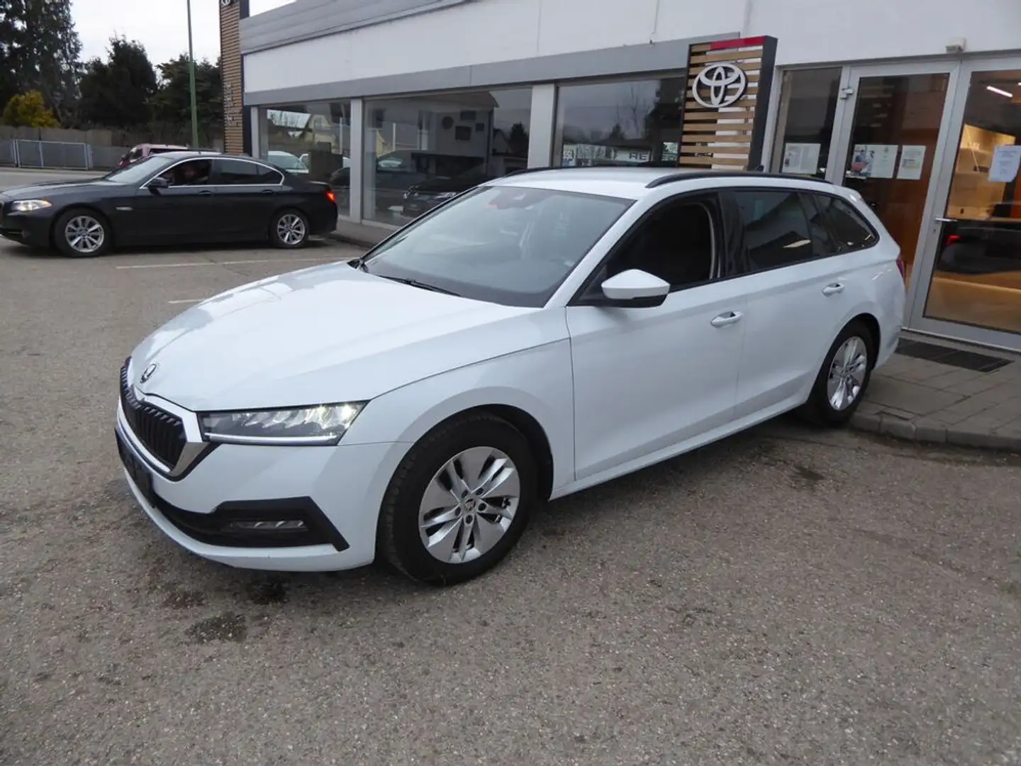 Skoda Octavia Combi 2,0 TDI *LED*SHZ*KEYLESS* Blanc - 2