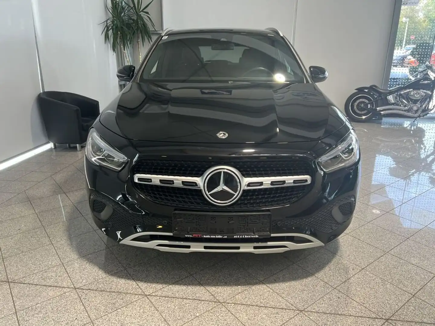 Mercedes-Benz GLA 200 d 4Matic Schwarz - 2