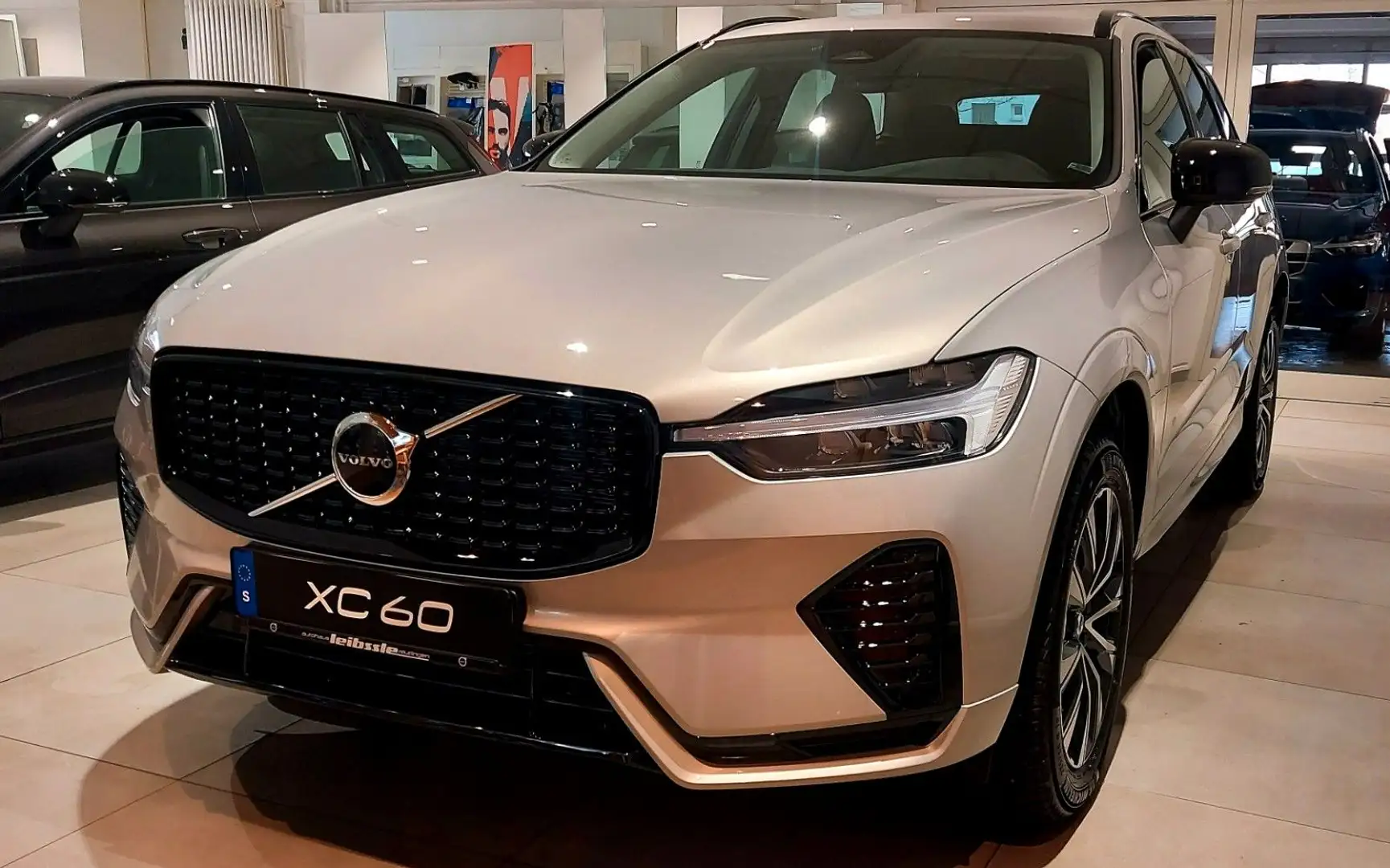 Volvo XC60 B4 Plus Dark 2WD -Cam-Sport-Design Silber - 1