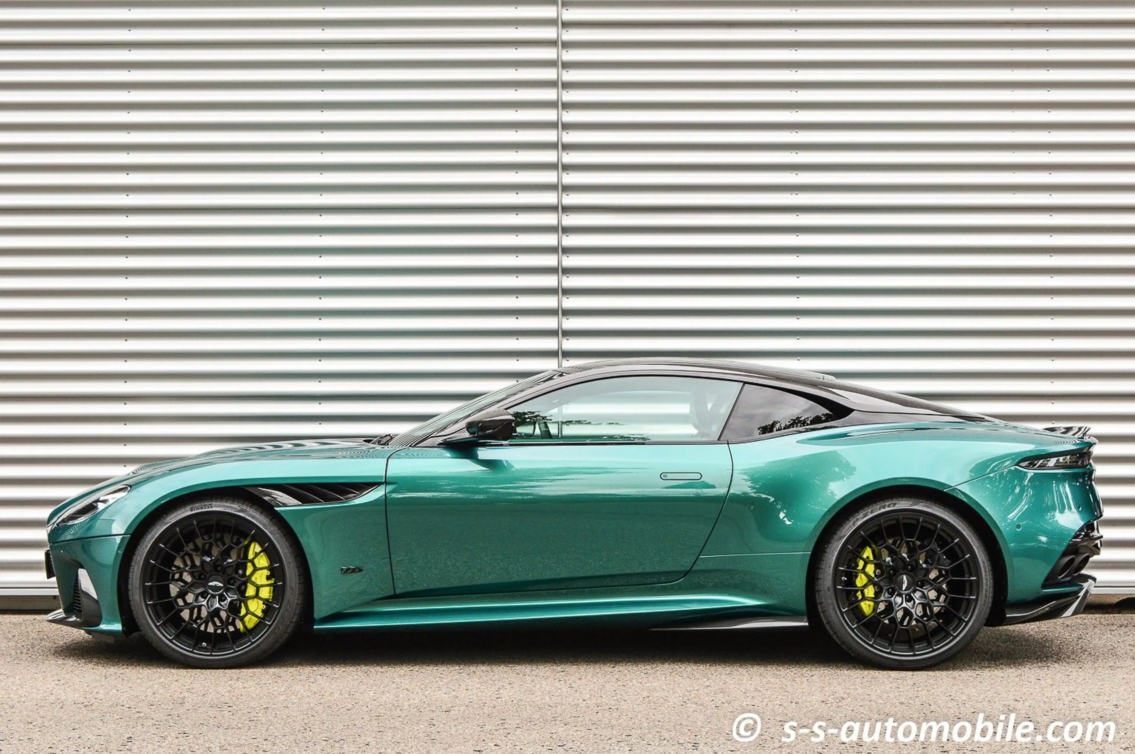 Aston Martin DBS 770 Ultimate Titanium Abgas Lightweight Seat — photo 3