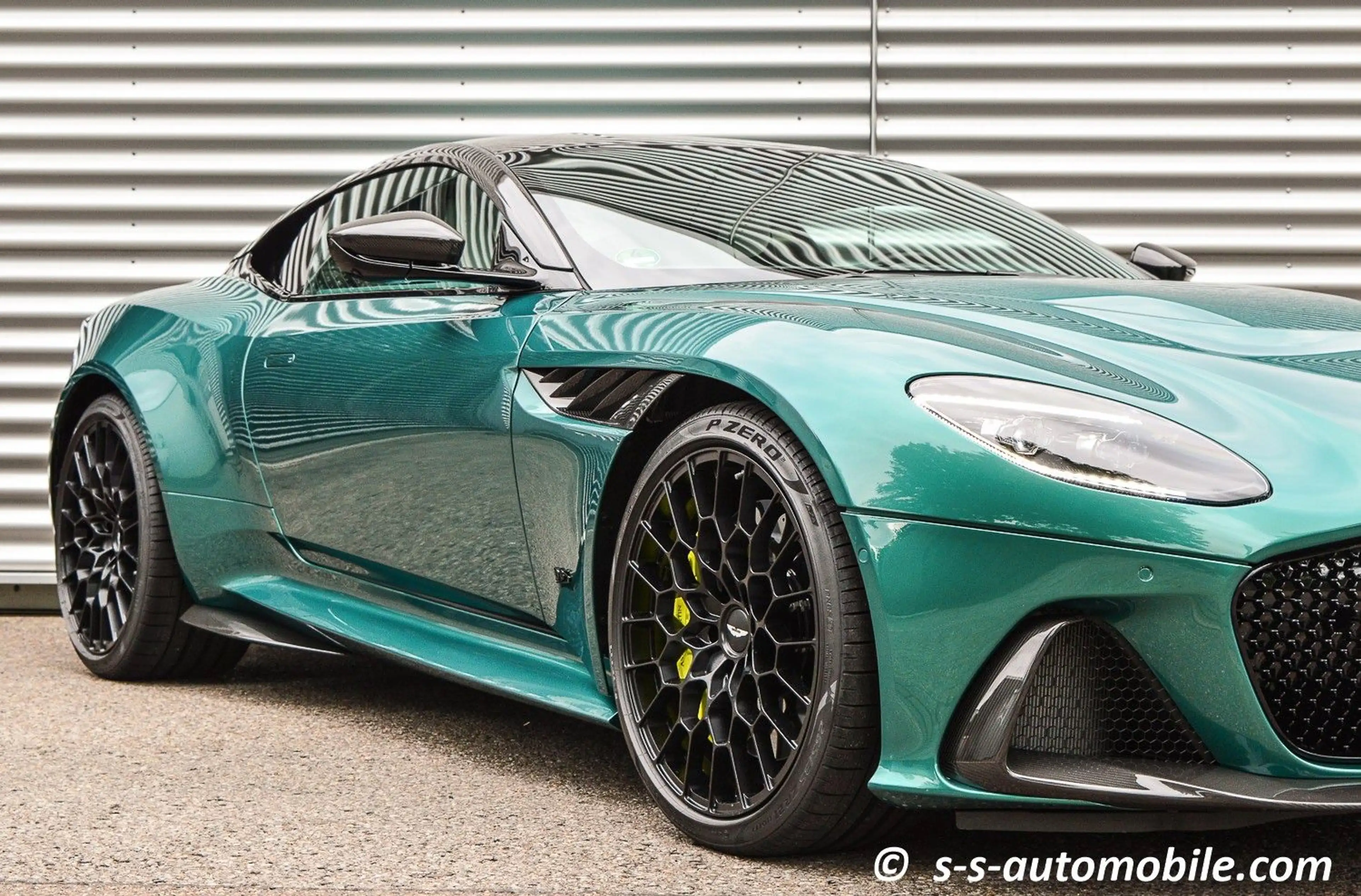 Aston Martin DBS 770 Ultimate Titanium Abgas Lightweight Seat — photo 13