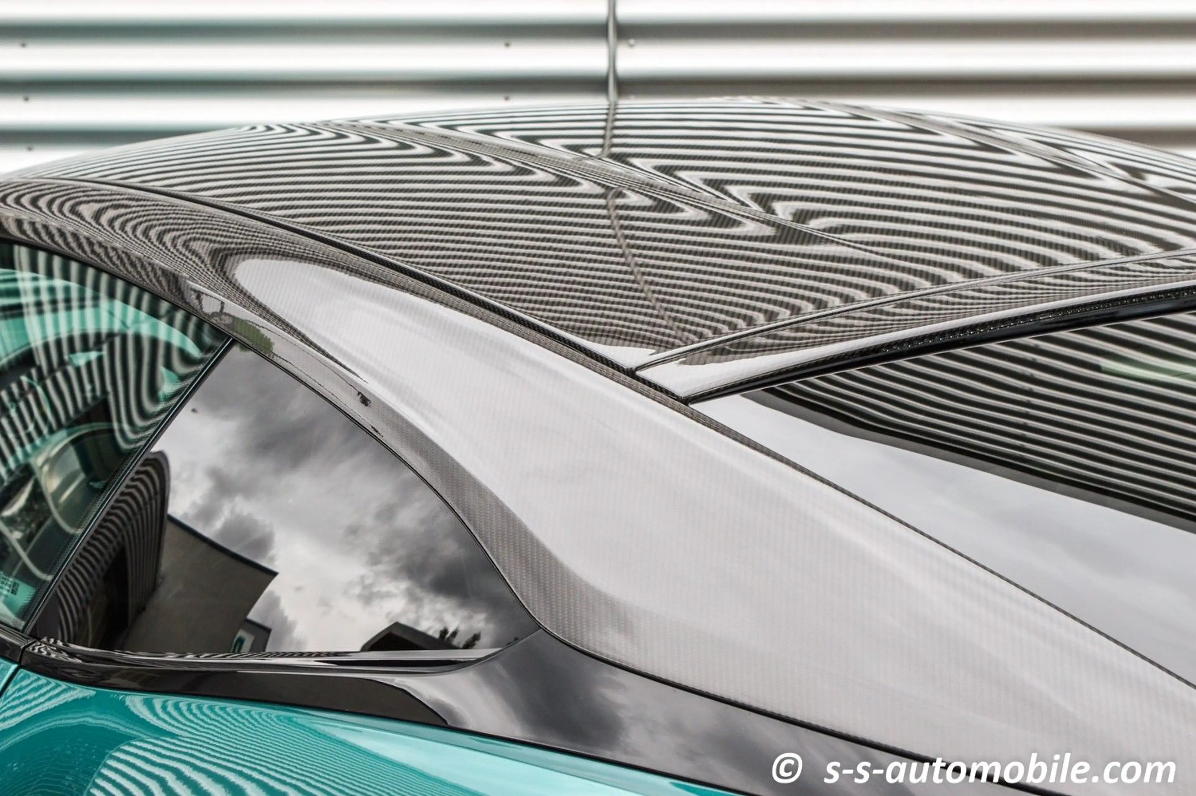 Aston Martin DBS 770 Ultimate Titanium Abgas Lightweight Seat — photo 6