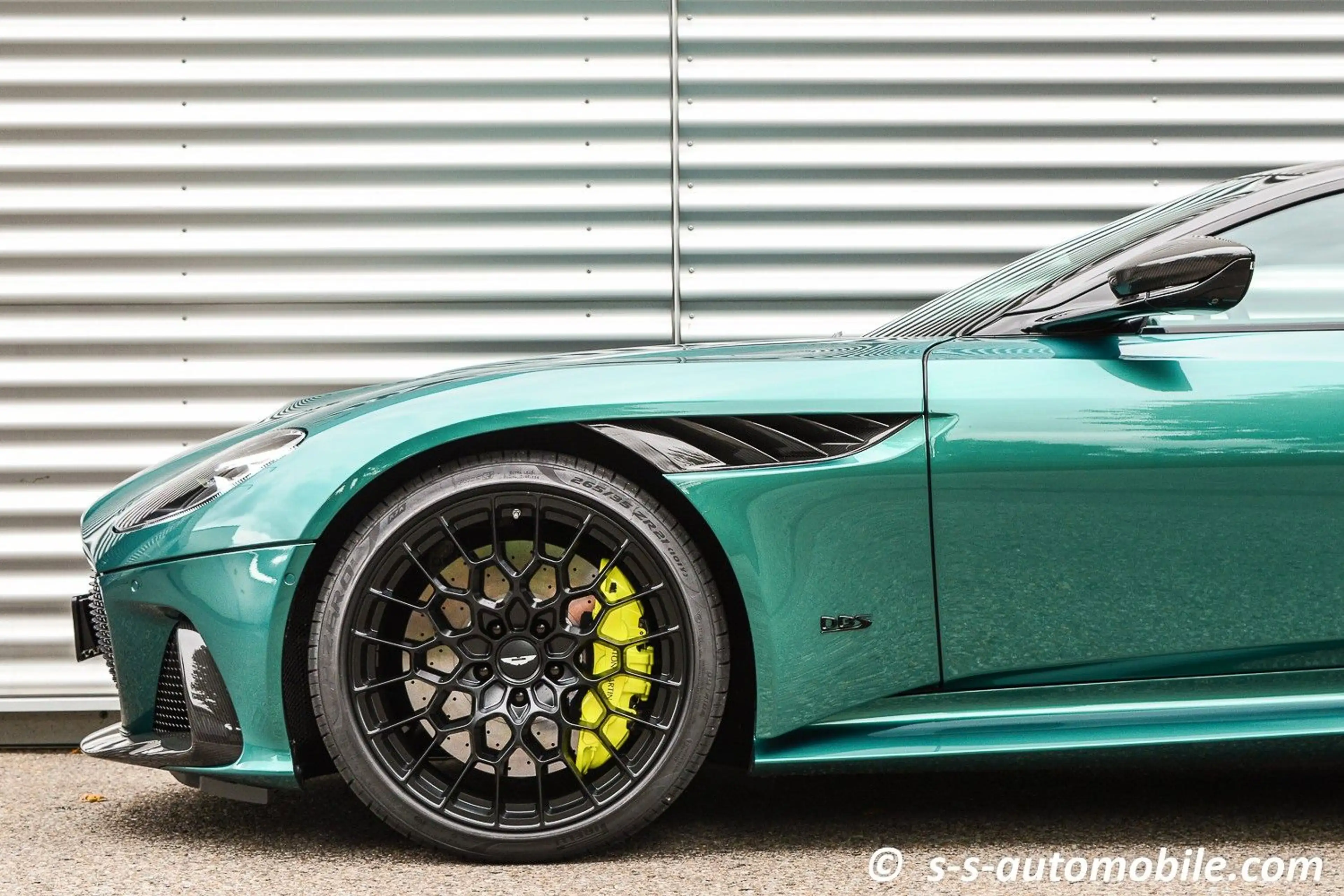 Aston Martin DBS 770 Ultimate Titanium Abgas Lightweight Seat — photo 4