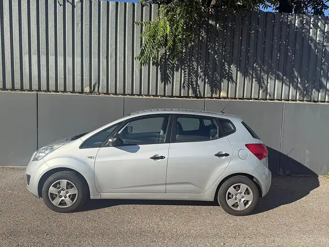 Kia Venga view 2