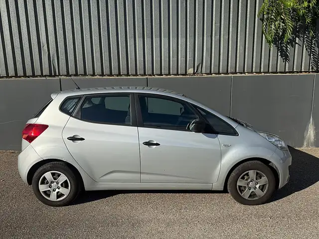 Kia Venga view 5