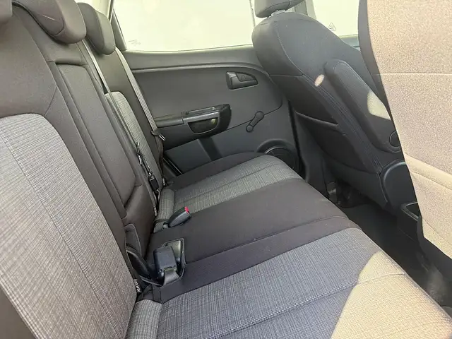 Kia Venga view 11