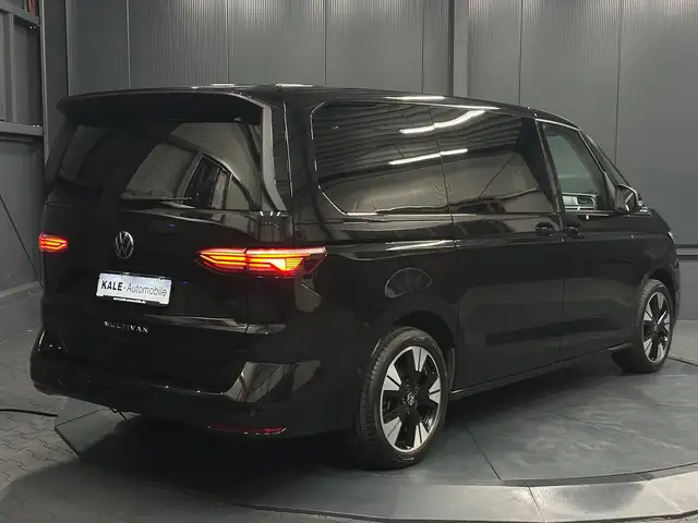 Volkswagen Multivan view 5