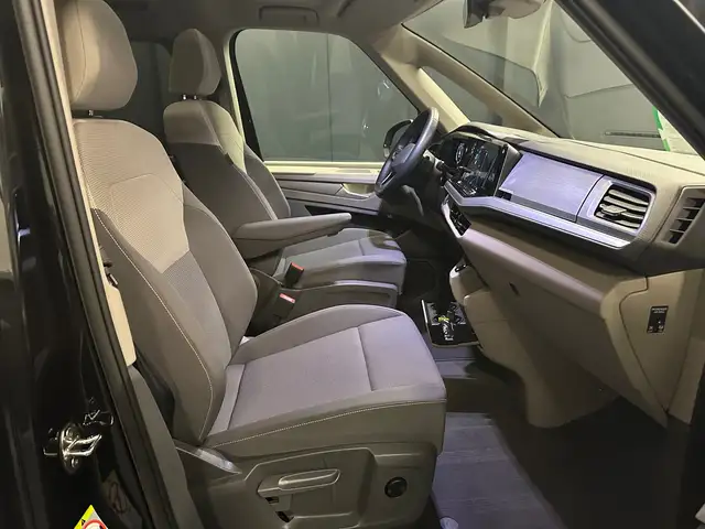 Volkswagen Multivan view 11