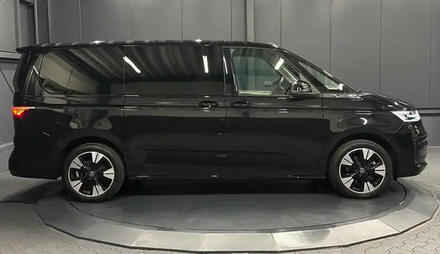 Volkswagen Multivan view 6