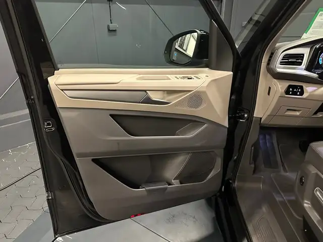 Volkswagen Multivan view 13