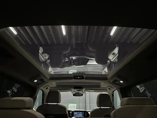 Volkswagen Multivan view 10