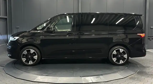 Volkswagen Multivan view 2