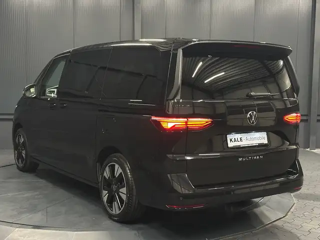 Volkswagen Multivan view 3