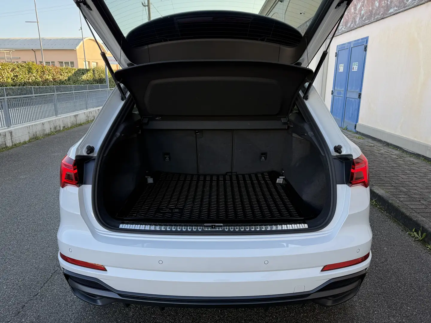 Audi Q3 40 2.0 tdi S line edition quattro 200cv s-tronic Weiß - 2