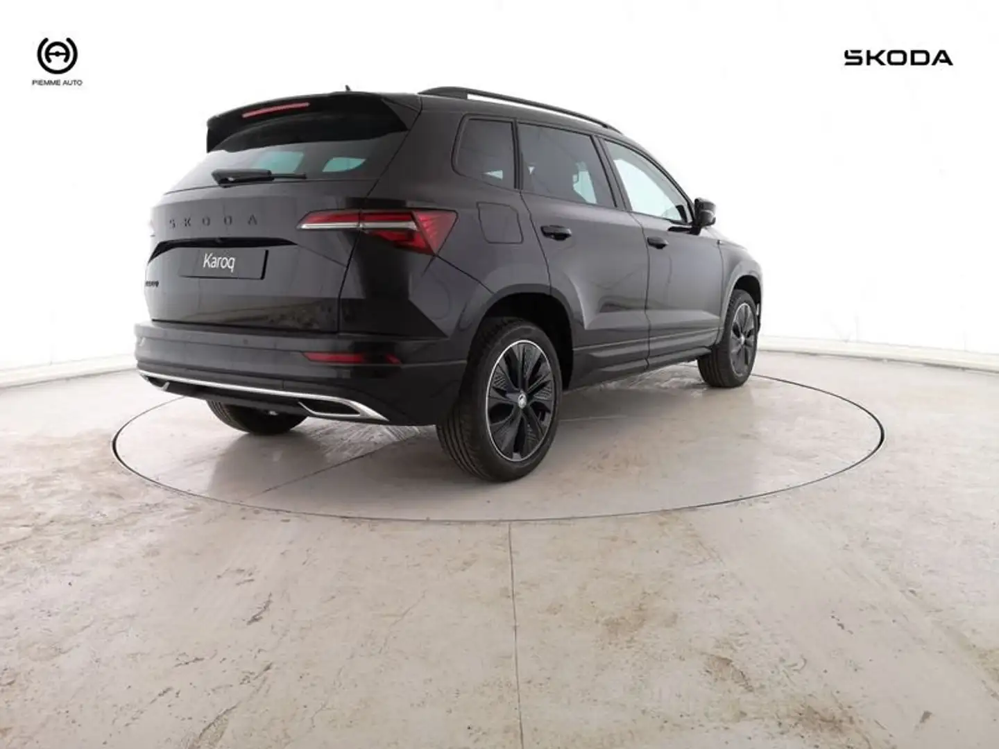 Skoda Karoq 2.0 TDI EVO SCR DSG SportLine Fekete - 2