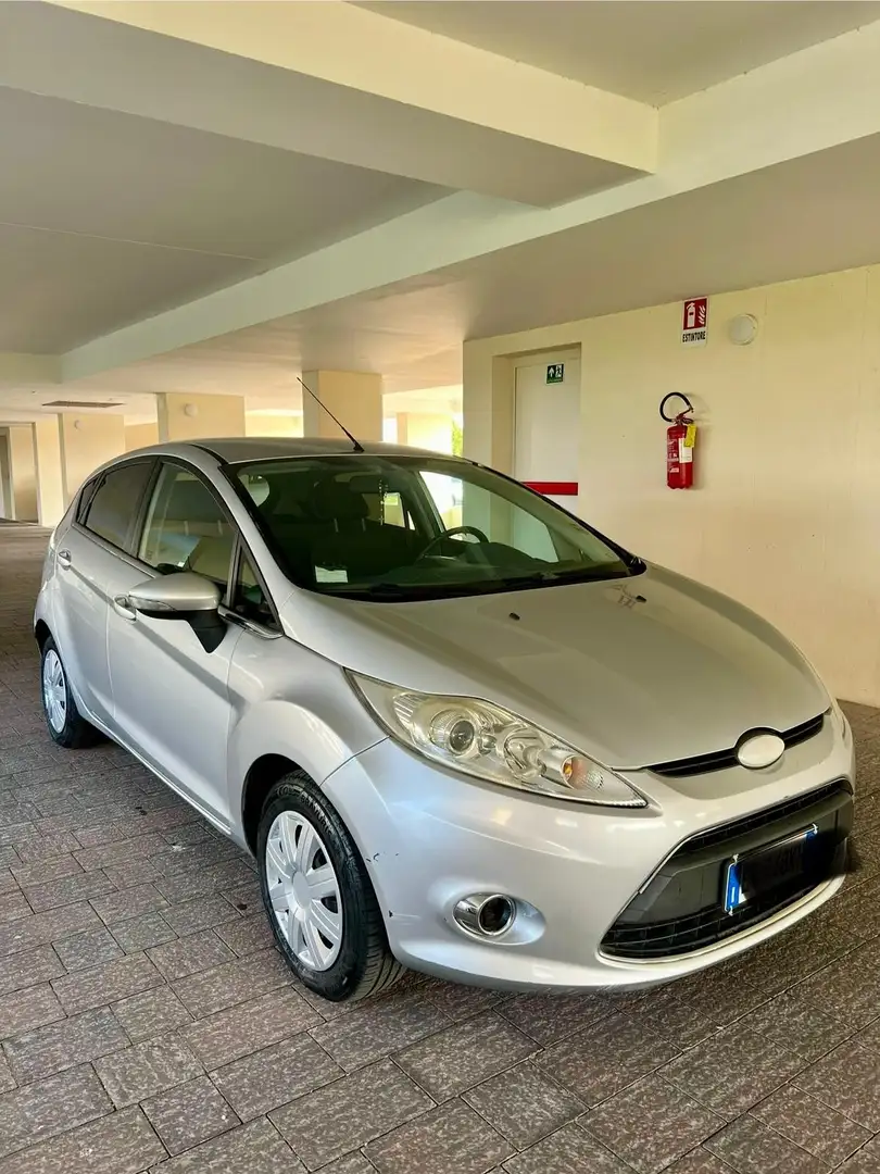 Ford Fiesta 5p 1.2 16v Titanium 82cv - 2