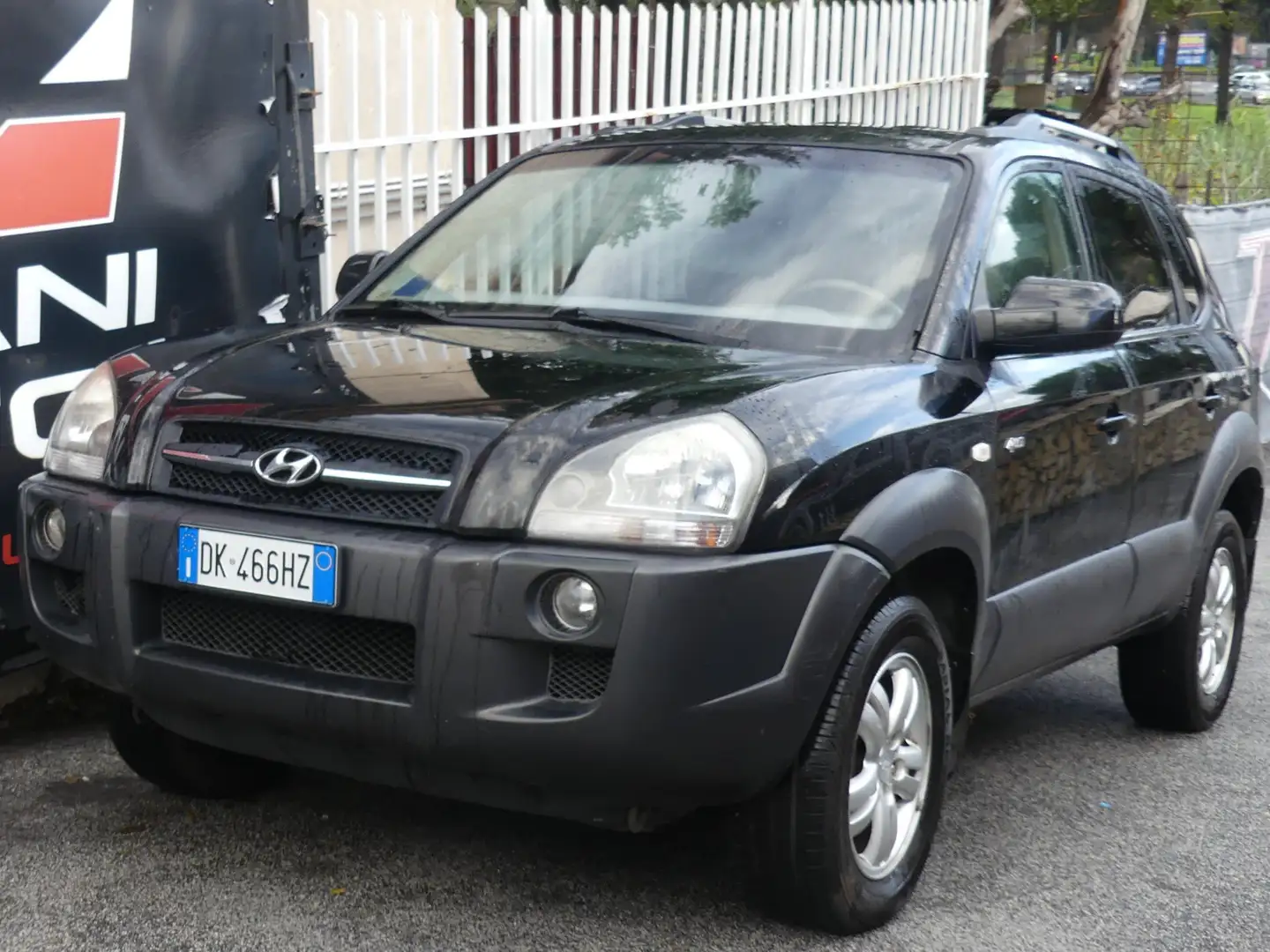 Hyundai TUCSON 4wd ..PELLE TOTALE..BENZINA..QUALSIASI PROVA.. crna - 1