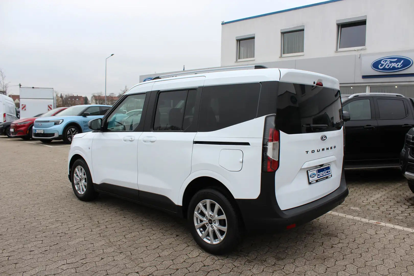 Ford Tourneo Courier Titanium 1,0EcoBoost*Winter Paket*Kamera*PDC*DAB* Weiß - 2