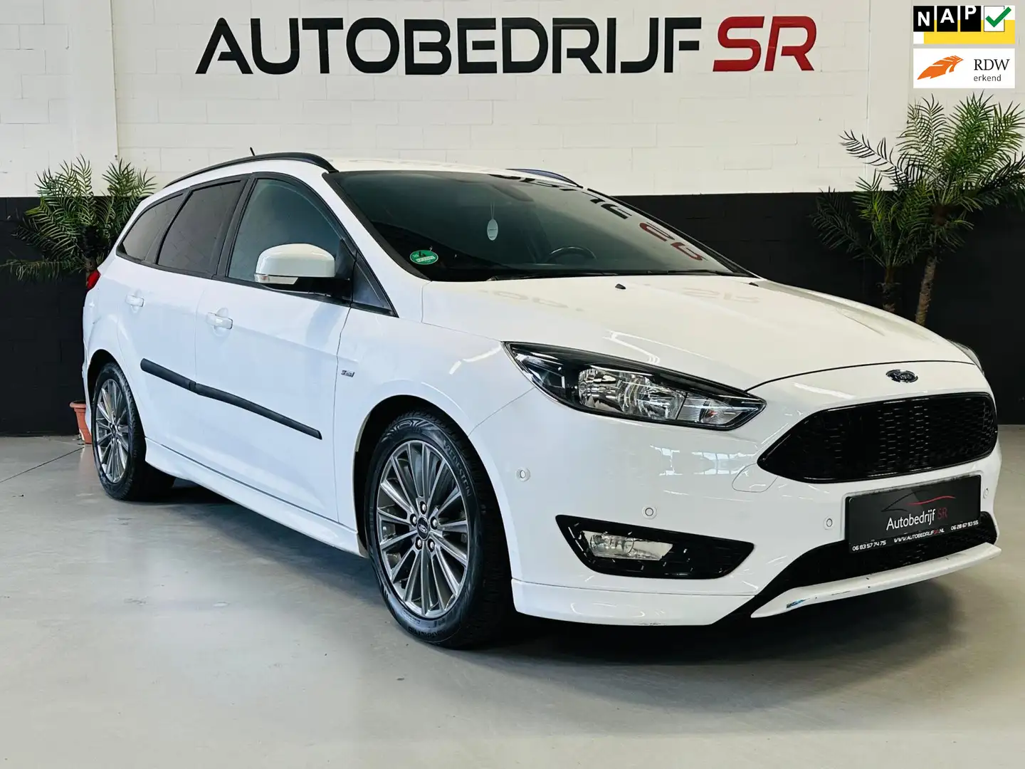 Ford Focus Wagon 1.0 ST-Line! Navigatie! PDC! Airco! Stoelver - 1