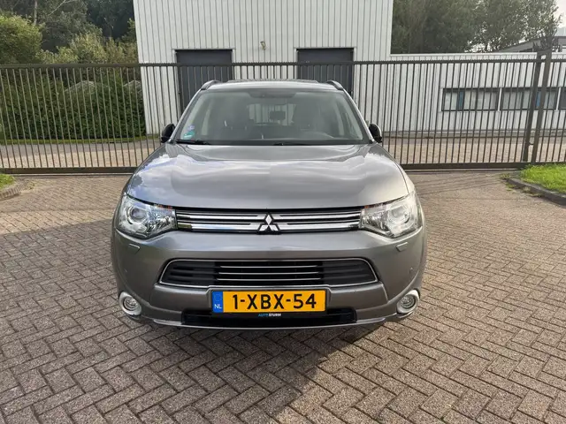 Mitsubishi Outlander view 2