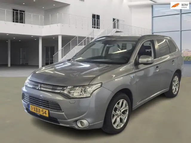 Mitsubishi Outlander 2.0 PHEV Instyle/NWE APK/ECC/AUT/PANO/CRUISE/NAVI/