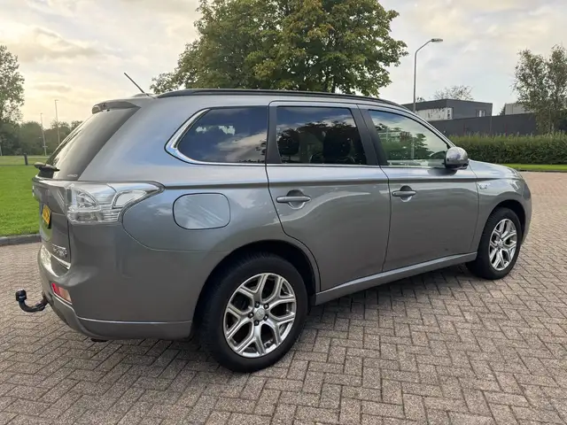Mitsubishi Outlander view 5