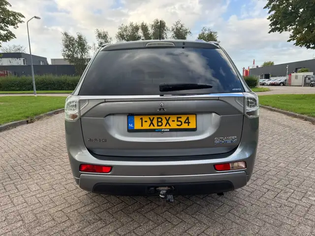 Mitsubishi Outlander view 6