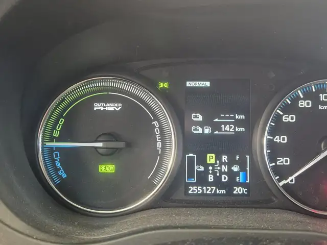 Mitsubishi Outlander view 28