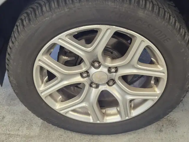 Mitsubishi Outlander view 11