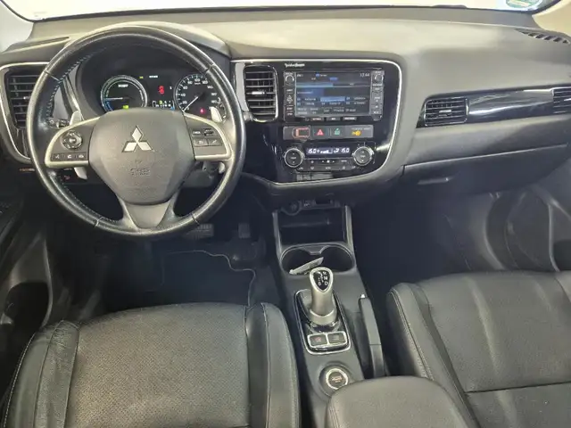 Mitsubishi Outlander view 13