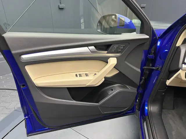 Audi Q5 view 14