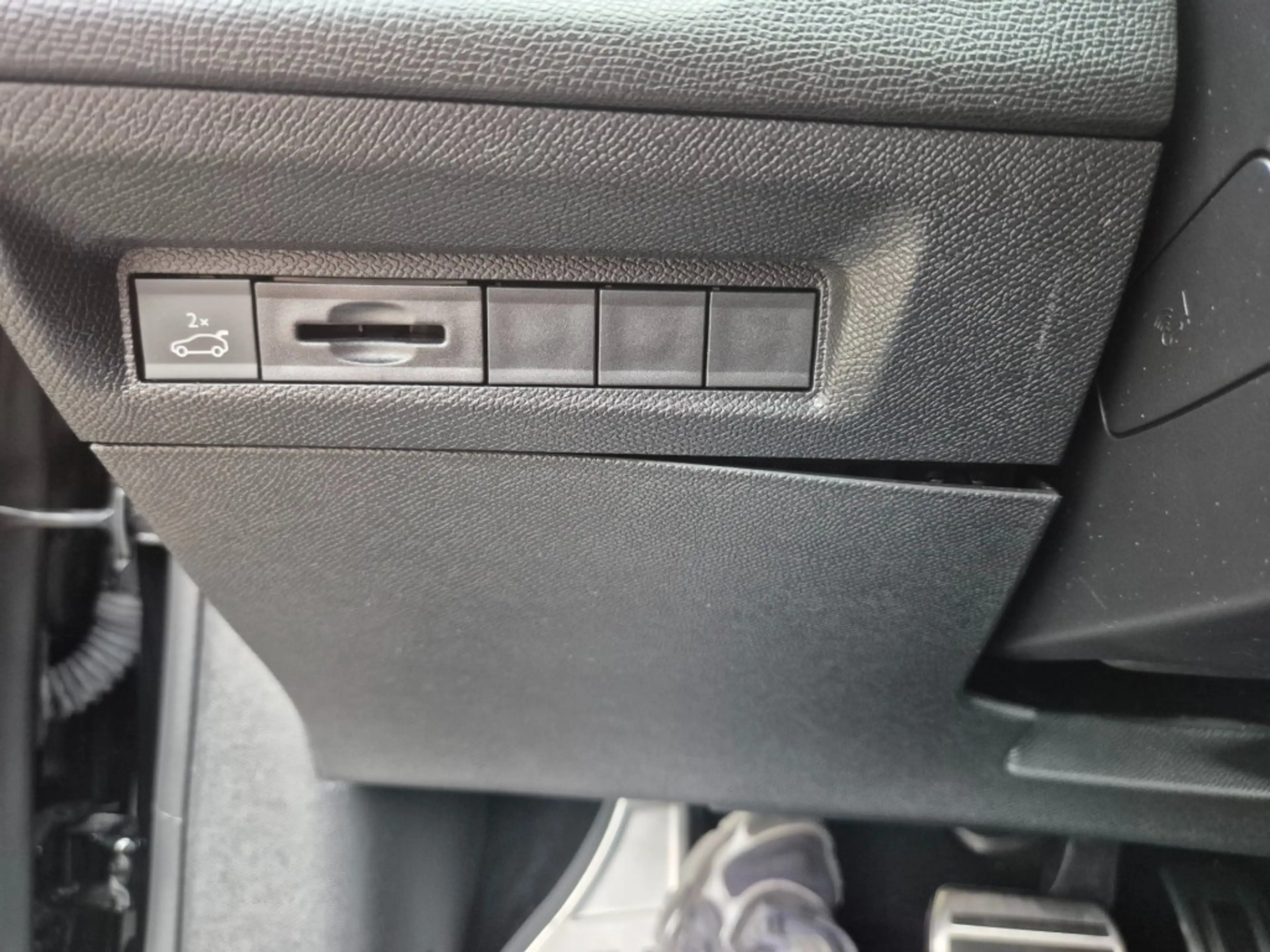 Peugeot 408 1.2 HYBRID 145e AUT. GT LED NAVI CARPLAY CAMERA AI — photo 15