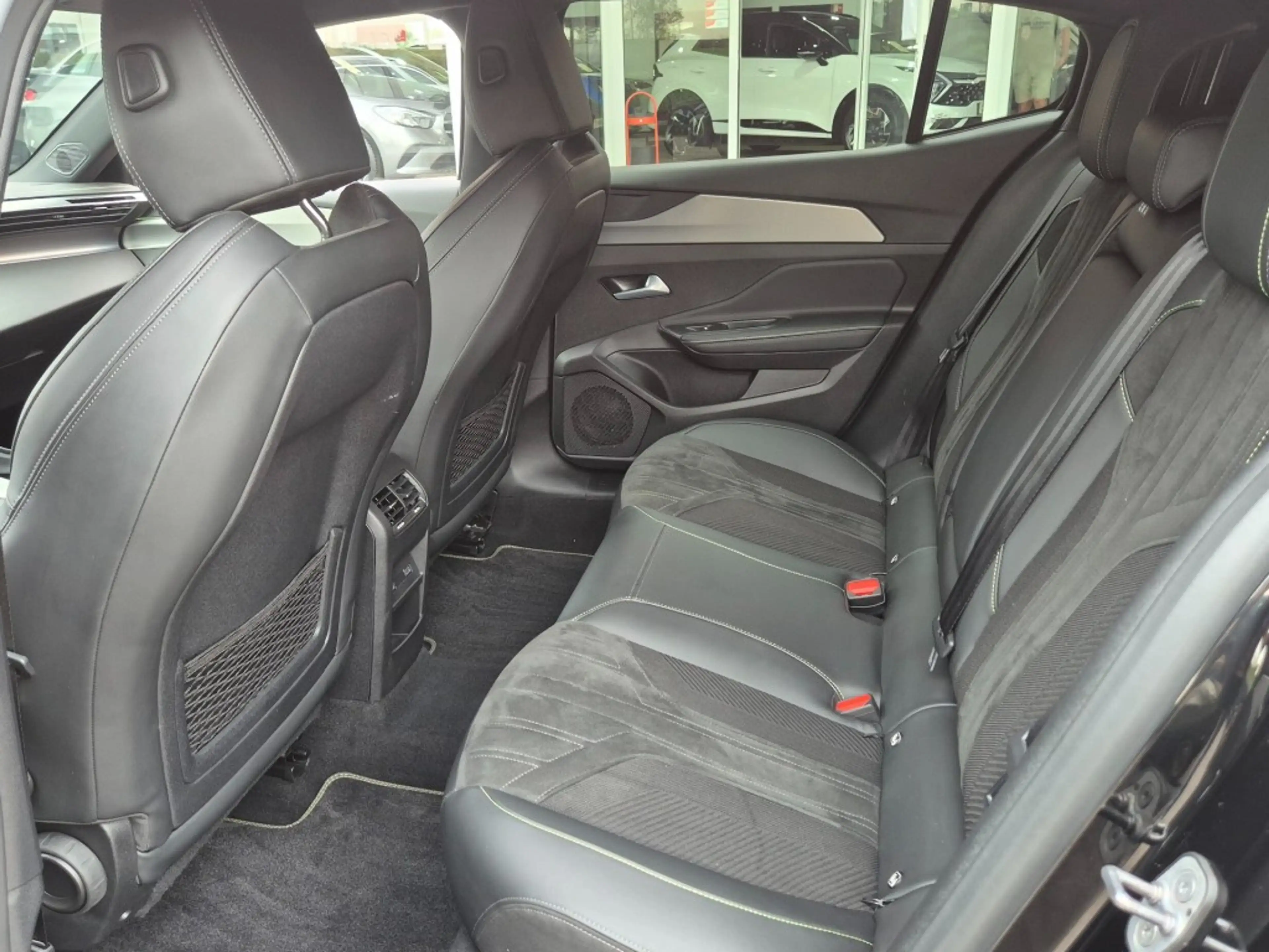 Peugeot 408 1.2 HYBRID 145e AUT. GT LED NAVI CARPLAY CAMERA AI — photo 17