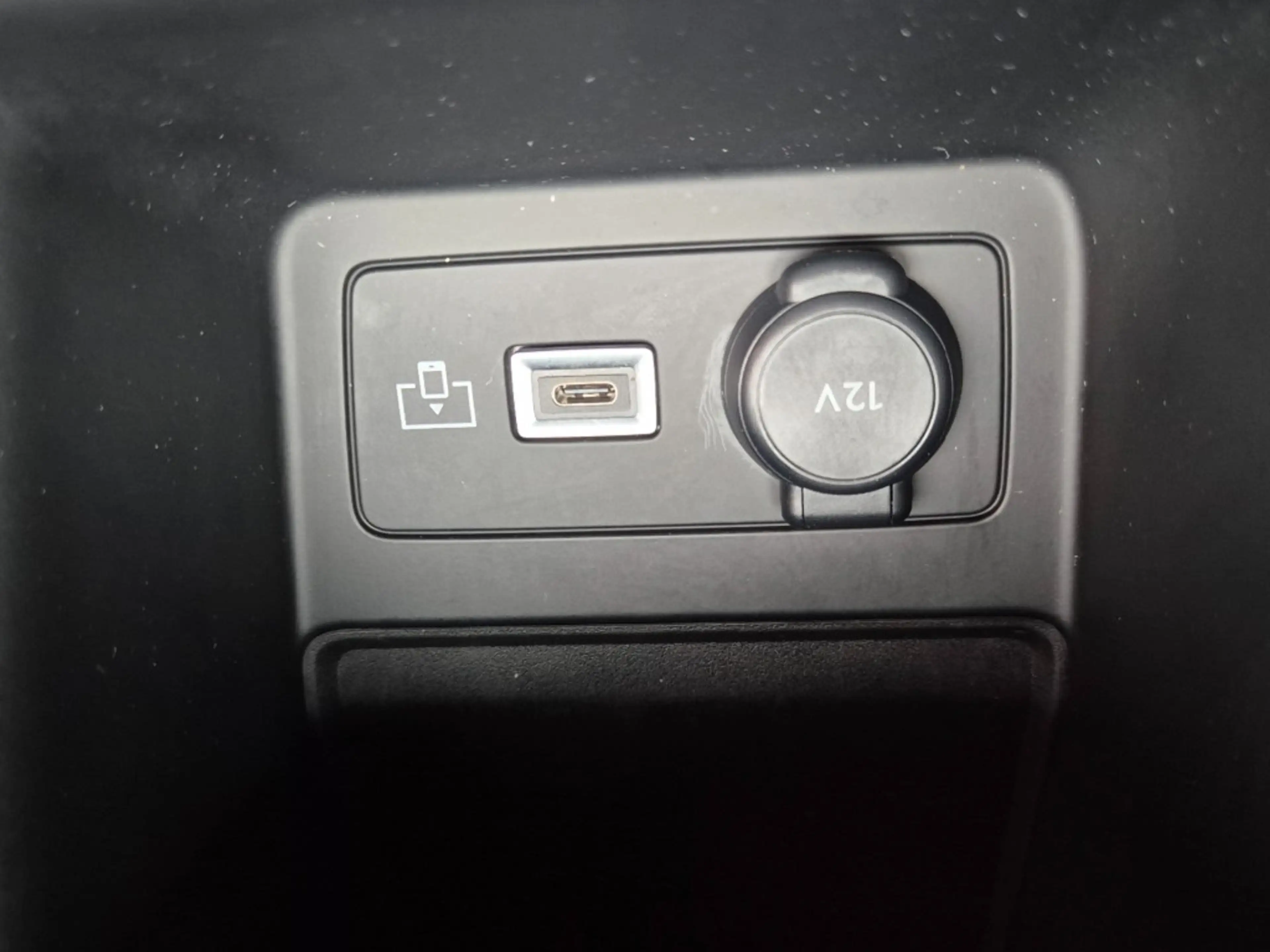 Peugeot 408 1.2 HYBRID 145e AUT. GT LED NAVI CARPLAY CAMERA AI — photo 16