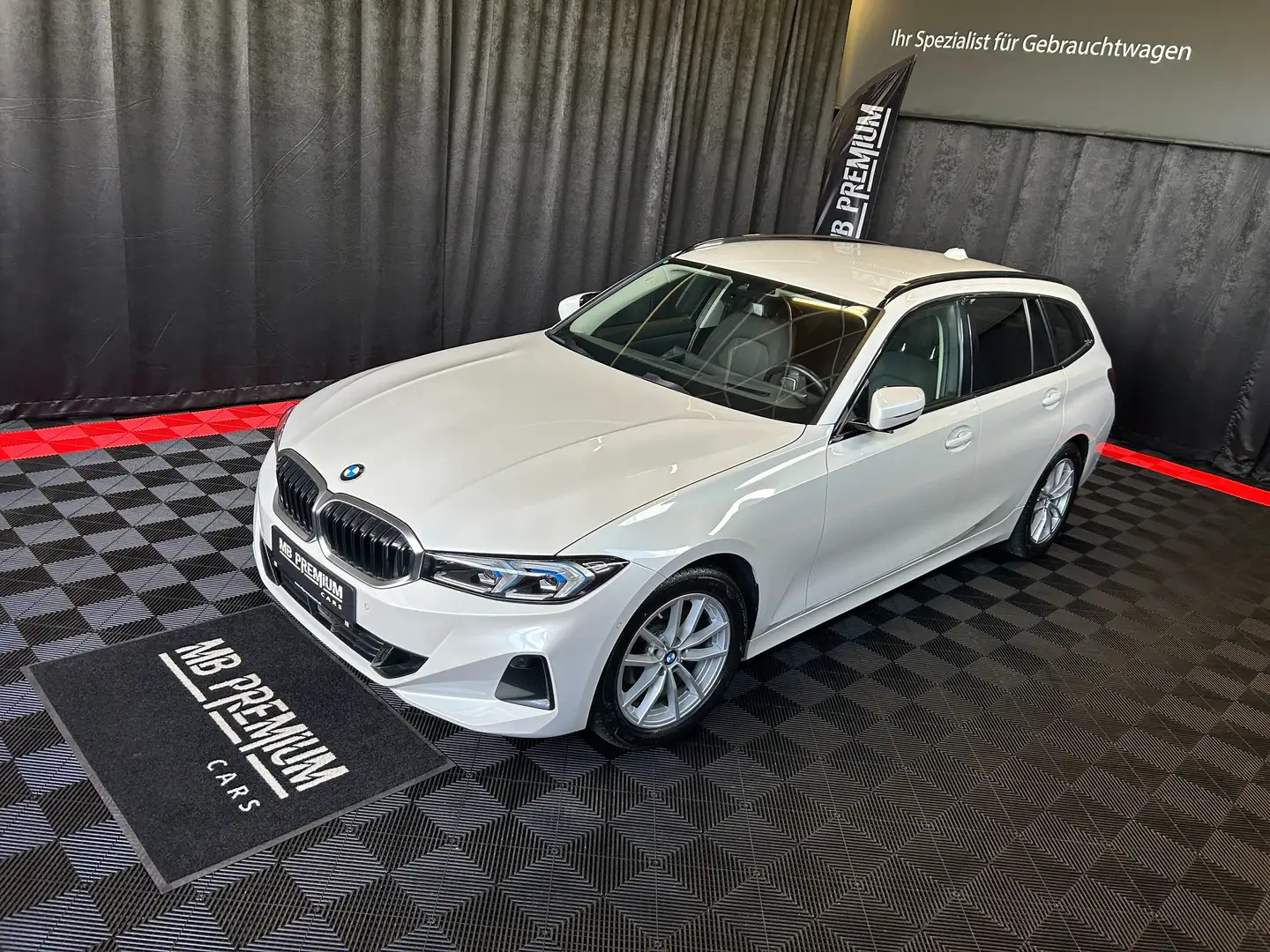 BMW 318 2l 150-PS 3er Touring G21 Weiß - 1