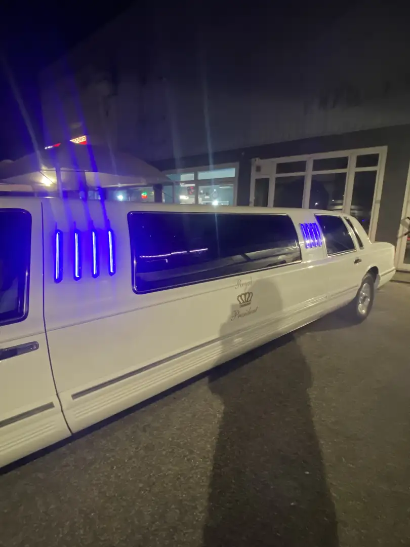 Lincoln Lincoln Town - 2