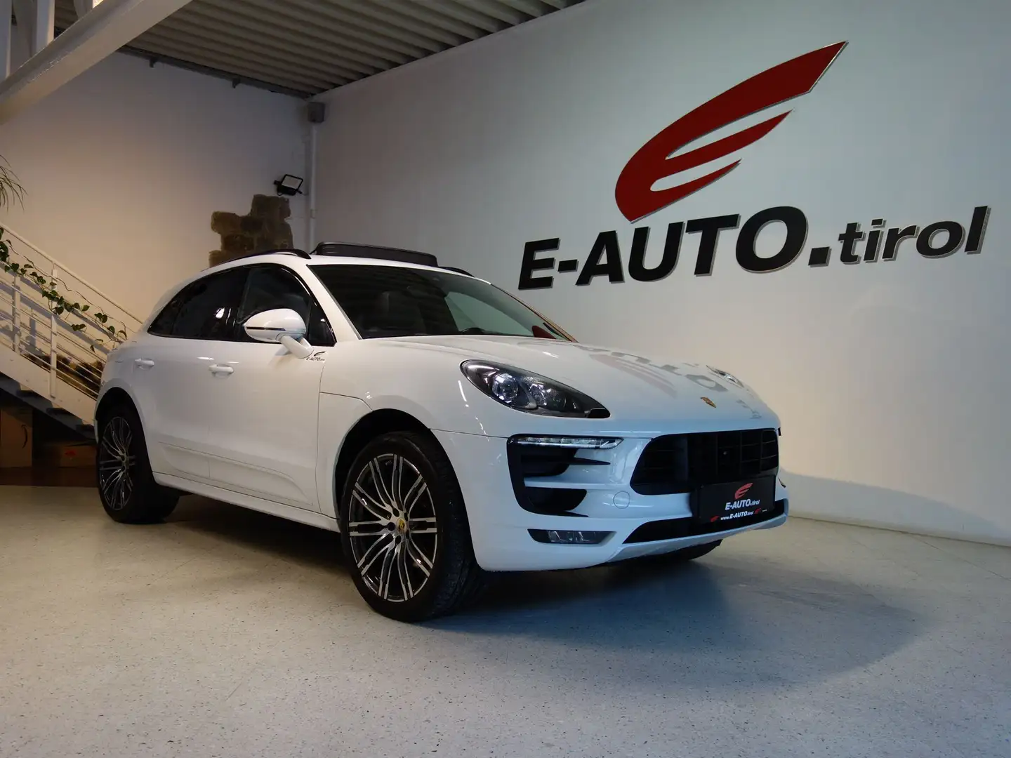 Porsche Macan *Sport*Black&White*Design-Paket *Panorama *Servic Weiß - 1