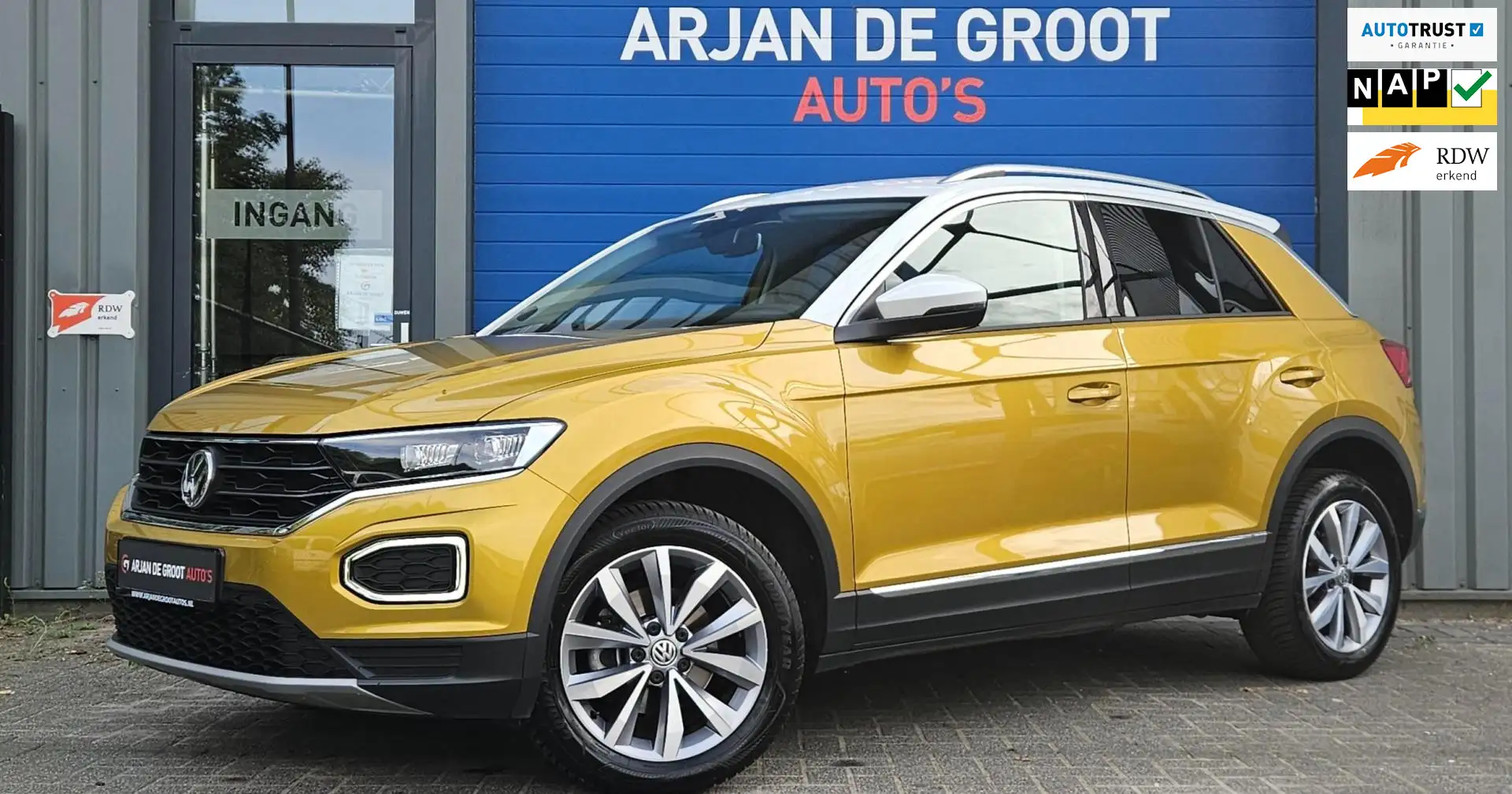 Volkswagen T-Roc 1.5 TSI 150PK AUTOMAAT ACC Virtual Camera Keyless Geel - 1