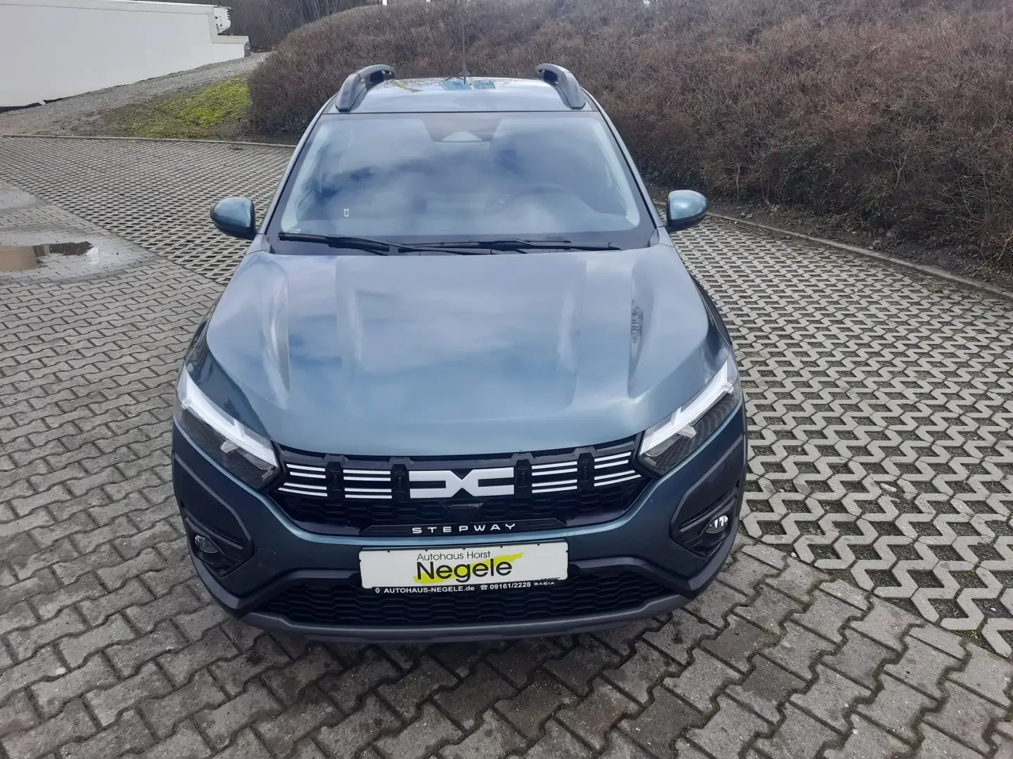 Dacia Sandero Stepway Expression Automatik CVT Grün - 1