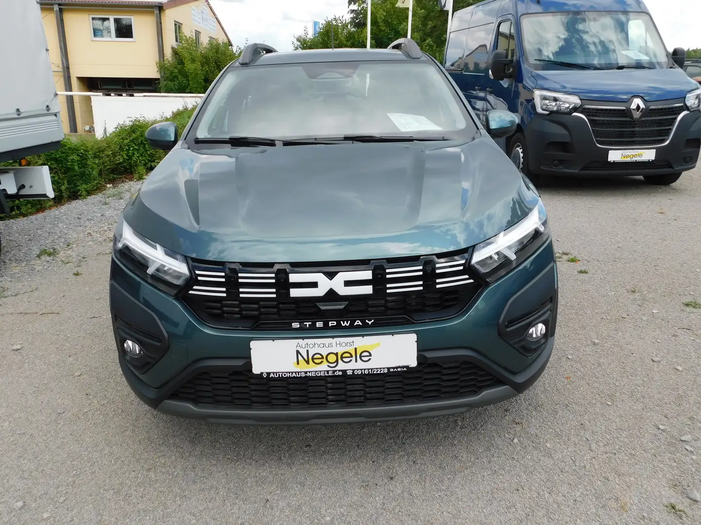 Dacia Sandero Stepway Expression Automatik CVT Grün - 1