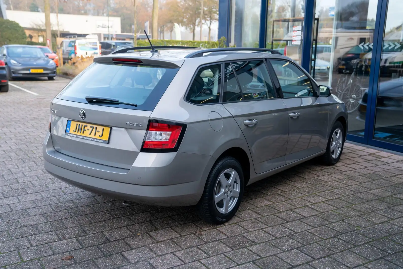 Skoda Fabia Combi 1.0 MPI Active |Prijs rijklaar incl 12 mnd g Beige - 2