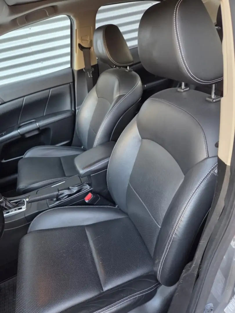 Suzuki Kizashi 2.4 Sport AUTOMAAT/ AWD/ Trekhaak/ Schuif/kantelda Grau - 2