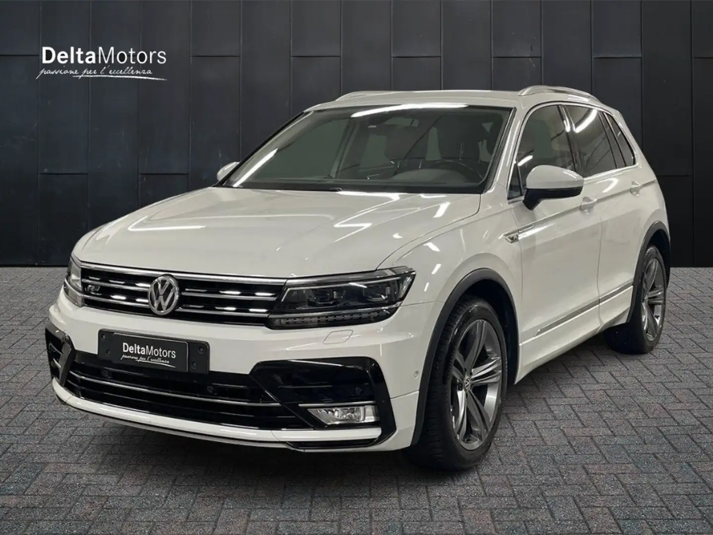 Volkswagen Tiguan 2.0 TDI SCR BlueMotion Executive Bianco - 1