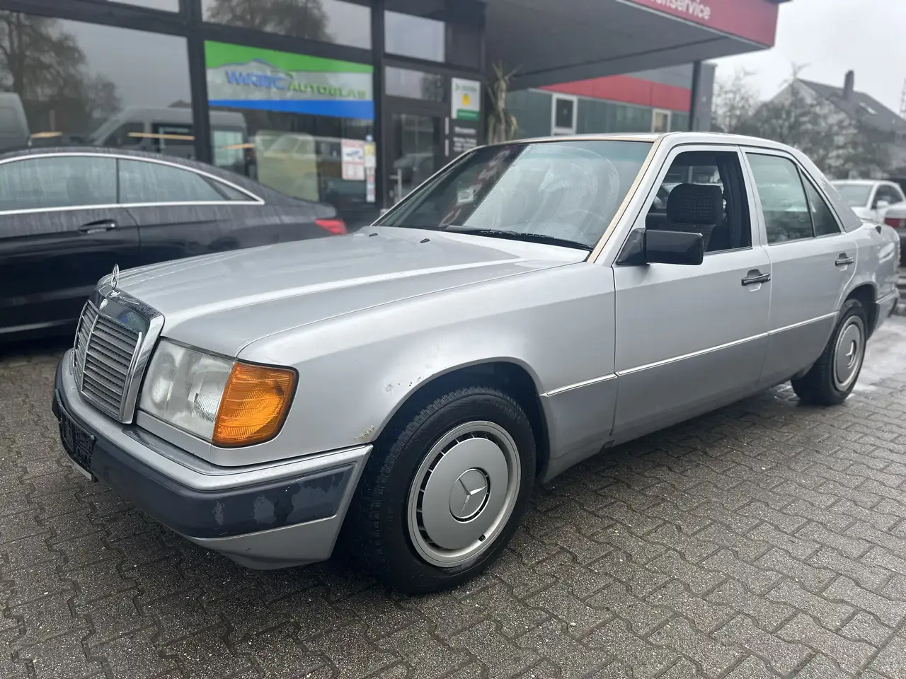 Mercedes-Benz E 230